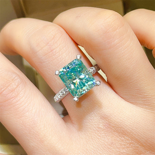 LuxeJewelsâ„?â€?ParaGreen Royal â€?5K Moissanite Signature Ring