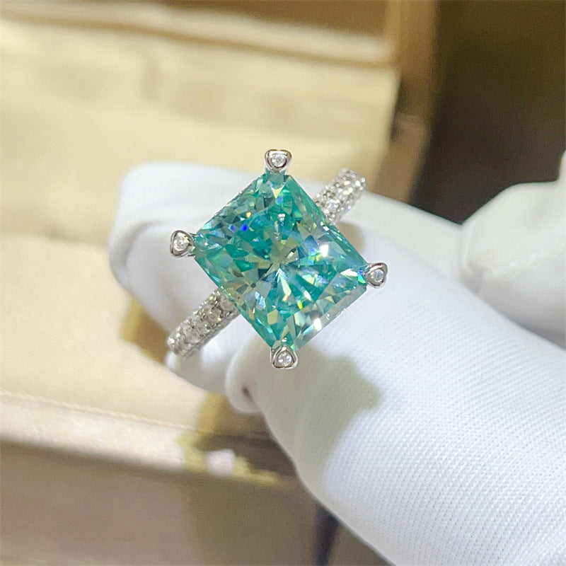 LuxeJewelsâ„?â€?ParaGreen Royal â€?5K Moissanite Signature Ring