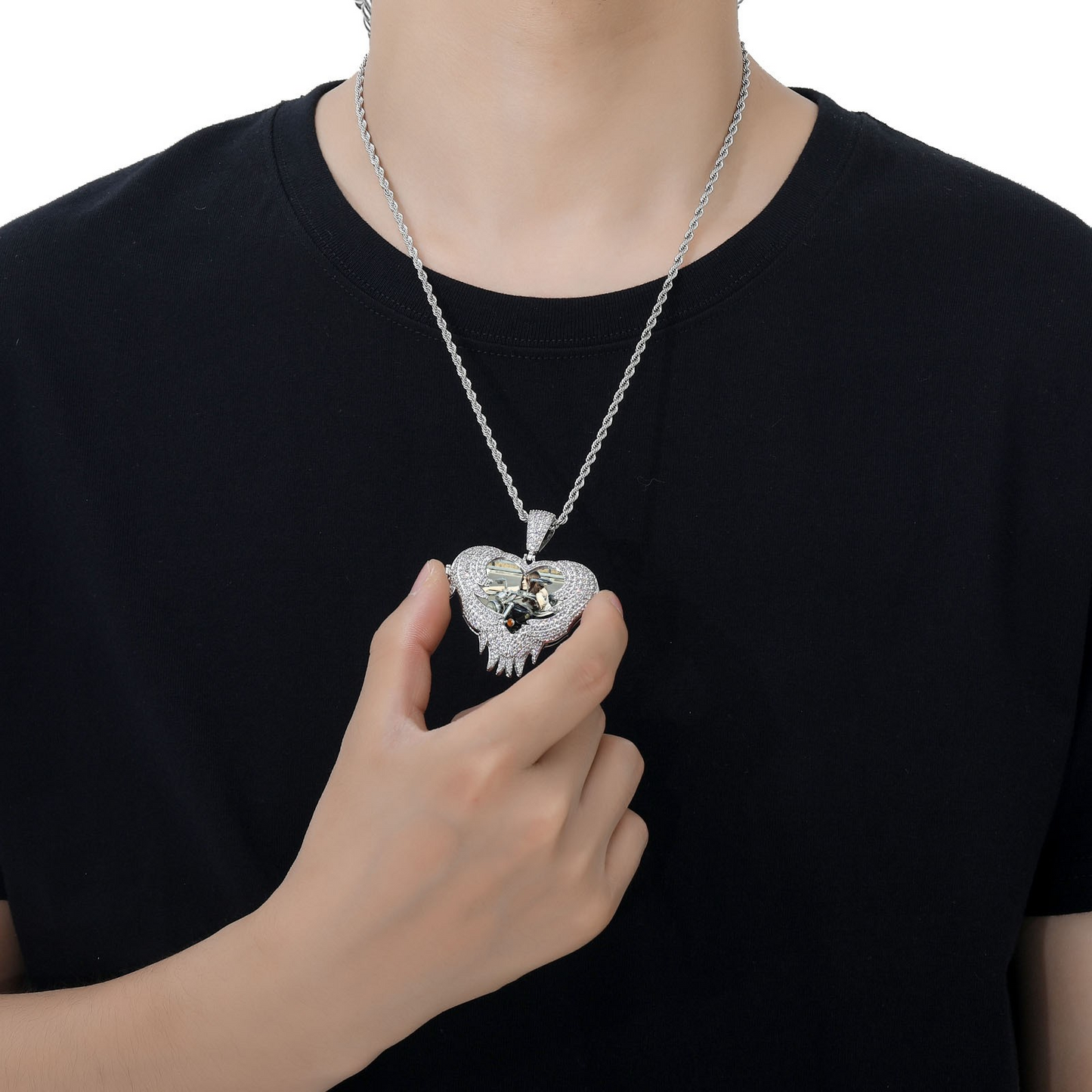 LoveShellâ„?â€?Custom Clamshell Heart Photo Pendant | Iced Out Zircon